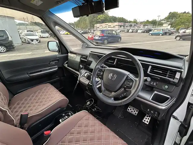 ホンダ ステップワゴン スパーダ ハイブリッド G EX ホンダセンシング 愛媛県 2018(平30)年 11.6万km プラチナホワイトパール 両側パワースライドドア/ホンダセンシング/純正メモリナビ/フルセグテレビ/ドライブレコーダー/クルーズコントロール/アイドリングストップ/ETC2.0/Bluetooth接続/AppleCarPlay/社外後席モニター/レーンキープアシスト/横滑り防止装置/バックカメラ/オートライト/オートマチックハイビーム/純正フロアマット/社外アルミホイール/ドアバイザー/スマートキー/プッシュスタート/ABS