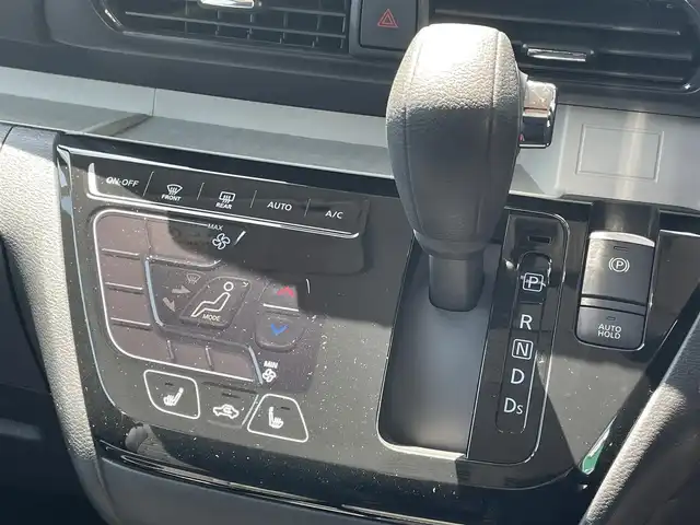 三菱 デリカミニ T プレミアム 道東・釧路十勝 2024(令6)年 0.7万km Ｌグリーン 4WD/MI-PILOT/社外ナビ/地デジ/アラウンドビューモニター/デジタルインナーミラー/衝突軽減ブレーキ/ステアリングヒーター/シートヒーター /両側パワースライドドア/コーナーセンサー/ETC/LEDヘッドライト/フォグランプ/電子パーキング/オートホールド/レーダークルーズコントロール/パドルシフト/オートライト/ハーフレザーシート