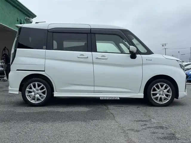 スズキ ソリオ バンディット HV MV 徳島県 2023(令5)年 2.7万km ピュアホワイトP 純正ナビ・フルセグＴＶ・ＣＤ・DVD再生・Bluetooth・USB接続・AMFMチューナー/衝突被害軽減システム/コーナーセンサー/車線逸脱警報装置/前席シートヒーター/プッシュスタート・スマートキー/社外15インチアルミホイール/LEDヘッドライト・フォグランプ/ダブル・サイドエアバック/純正フロアマット/ウィンカーミラー
