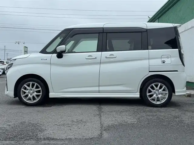 スズキ ソリオ バンディット HV MV 徳島県 2023(令5)年 2.7万km ピュアホワイトP 純正ナビ・フルセグＴＶ・ＣＤ・DVD再生・Bluetooth・USB接続・AMFMチューナー/衝突被害軽減システム/コーナーセンサー/車線逸脱警報装置/前席シートヒーター/プッシュスタート・スマートキー/社外15インチアルミホイール/LEDヘッドライト・フォグランプ/ダブル・サイドエアバック/純正フロアマット/ウィンカーミラー