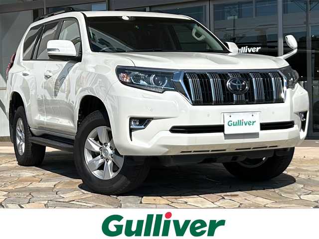 トヨタ ランドクルーザー プラド TX 静岡県 2017(平29)年 6.5万km ホワイトパールクリスタルシャイン 【安全装備】/トヨタセーフティセンス/レーダークルーズコントロール/プリクラッシュセーフティ/（ミリ波レーダー・単眼カメラ・昼歩行者検知機能付）/（対車両：自車車速域約10km/hから最高速度：最大約40km/h減速可）/（対歩行者：自車車速域約10km/hから80km/h間：最大約30km/h減速可）/オートマチックハイビーム /（作動車速：30km/以上時）/レーンディパーチャーアラート（LDA）/（作動車速：50km/h以上時）/【主要装備】/社外ＳＤナビ　/フルセグテレビ　/ＣＤ/ＤＶＤ/Ｂｌｕｅｔｏｏｔｈ　/レーダークルーズコントロール　/前後ソナー　/バックカメラ　/ブラックルーフレール　/スマートキー　/プッシュスタート　/純正１７インチアルミ