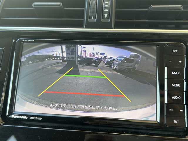 トヨタ ランドクルーザー プラド TX 静岡県 2017(平29)年 6.5万km ホワイトパールクリスタルシャイン 【安全装備】/トヨタセーフティセンス/レーダークルーズコントロール/プリクラッシュセーフティ/（ミリ波レーダー・単眼カメラ・昼歩行者検知機能付）/（対車両：自車車速域約10km/hから最高速度：最大約40km/h減速可）/（対歩行者：自車車速域約10km/hから80km/h間：最大約30km/h減速可）/オートマチックハイビーム /（作動車速：30km/以上時）/レーンディパーチャーアラート（LDA）/（作動車速：50km/h以上時）/【主要装備】/社外ＳＤナビ　/フルセグテレビ　/ＣＤ/ＤＶＤ/Ｂｌｕｅｔｏｏｔｈ　/レーダークルーズコントロール　/前後ソナー　/バックカメラ　/ブラックルーフレール　/スマートキー　/プッシュスタート　/純正１７インチアルミ