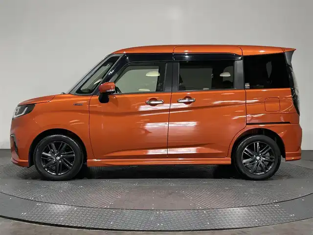 スズキ ソリオ HV SZ 愛媛県 2023(令5)年 1.3万km フレイムオレンジPM ・１０型ナビ/（フルセグＴＶ・ＢＴ・ＣＤ・ＤＶＤ・ＳＤ・ＦＭ・ＡＭ・ＵＳＢ）/・全方位カメラ　/・前後ドラレコ　/・両側パワースライドドア　/・ＤＮ席シートヒーター　/・ＵＳＢ充電　/・レーダークルーズコントロール/・レーンキープアシスト/・ヘッドアップディスプレイ/・サーキュレーター