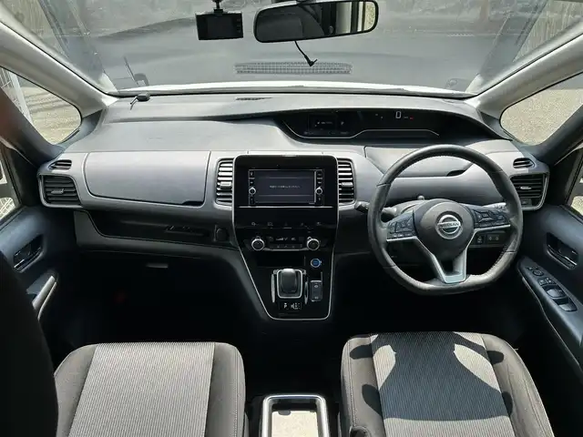 日産 セレナ e－パワー ハイウェイスター V 佐賀県 2020(令2)年 5.7万km ブリリアントホワイトパール 2トーン プロパイロット/インテリジェントエマージェンシーブレーキ/追従クルーズコントロール/前後ソナー/純正ナビ/・アラウンドビューモニター/・フルセグTV/BT/CD/DVD/純正後席モニター/両側パワースライドドア/・ハンズフリーパワースライド/電動パーキングスイッチ/前席シートヒーター/ステアリングヒーター/LEDヘッドライト/フォグランプ/オートライト/オートマチックハイビーム/純正16インチAW/ビルトインETC/前後ドライブレコーダー/CSD-790FHG