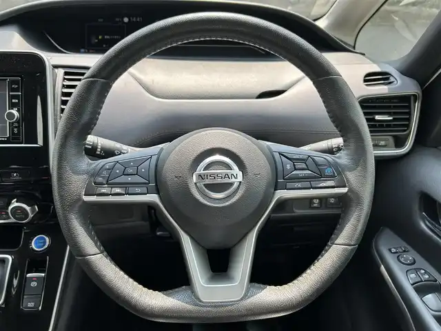 日産 セレナ e－パワー ハイウェイスター V 佐賀県 2020(令2)年 5.7万km ブリリアントホワイトパール 2トーン プロパイロット/インテリジェントエマージェンシーブレーキ/追従クルーズコントロール/前後ソナー/純正ナビ/・アラウンドビューモニター/・フルセグTV/BT/CD/DVD/純正後席モニター/両側パワースライドドア/・ハンズフリーパワースライド/電動パーキングスイッチ/前席シートヒーター/ステアリングヒーター/LEDヘッドライト/フォグランプ/オートライト/オートマチックハイビーム/純正16インチAW/ビルトインETC/前後ドライブレコーダー/CSD-790FHG