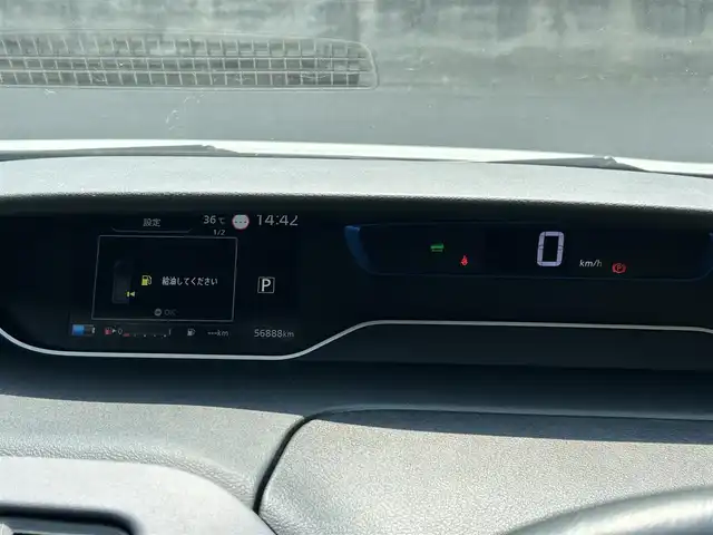 日産 セレナ e－パワー ハイウェイスター V 佐賀県 2020(令2)年 5.7万km ブリリアントホワイトパール 2トーン プロパイロット/インテリジェントエマージェンシーブレーキ/追従クルーズコントロール/前後ソナー/純正ナビ/・アラウンドビューモニター/・フルセグTV/BT/CD/DVD/純正後席モニター/両側パワースライドドア/・ハンズフリーパワースライド/電動パーキングスイッチ/前席シートヒーター/ステアリングヒーター/LEDヘッドライト/フォグランプ/オートライト/オートマチックハイビーム/純正16インチAW/ビルトインETC/前後ドライブレコーダー/CSD-790FHG