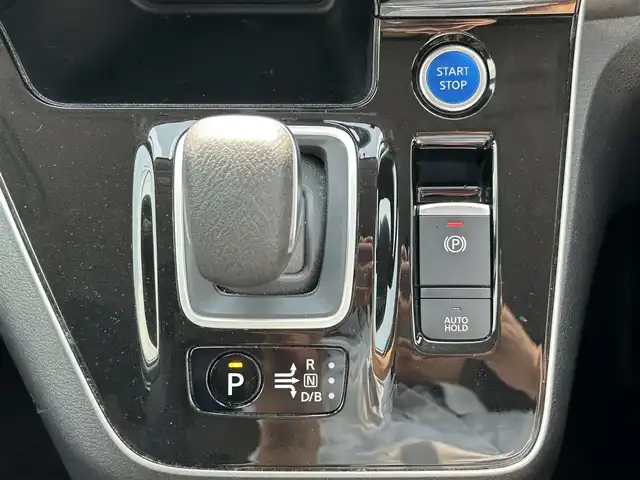 日産 セレナ e－パワー ハイウェイスター V 佐賀県 2020(令2)年 5.7万km ブリリアントホワイトパール 2トーン プロパイロット/インテリジェントエマージェンシーブレーキ/追従クルーズコントロール/前後ソナー/純正ナビ/・アラウンドビューモニター/・フルセグTV/BT/CD/DVD/純正後席モニター/両側パワースライドドア/・ハンズフリーパワースライド/電動パーキングスイッチ/前席シートヒーター/ステアリングヒーター/LEDヘッドライト/フォグランプ/オートライト/オートマチックハイビーム/純正16インチAW/ビルトインETC/前後ドライブレコーダー/CSD-790FHG