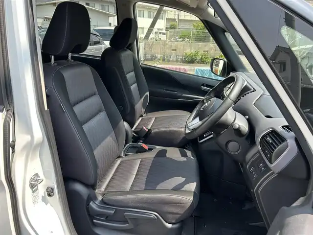 日産 セレナ e－パワー ハイウェイスター V 佐賀県 2020(令2)年 5.7万km ブリリアントホワイトパール 2トーン プロパイロット/インテリジェントエマージェンシーブレーキ/追従クルーズコントロール/前後ソナー/純正ナビ/・アラウンドビューモニター/・フルセグTV/BT/CD/DVD/純正後席モニター/両側パワースライドドア/・ハンズフリーパワースライド/電動パーキングスイッチ/前席シートヒーター/ステアリングヒーター/LEDヘッドライト/フォグランプ/オートライト/オートマチックハイビーム/純正16インチAW/ビルトインETC/前後ドライブレコーダー/CSD-790FHG