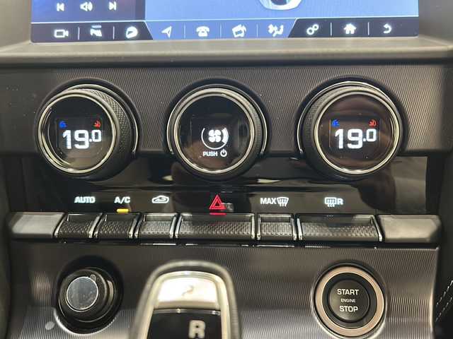 ジャガー Ｆ-ＴＹＰＥ R AWDクーペ 新潟県 2019(平31)年 1万km ユーロンホワイト オプション/パワーテールゲート/スエードクロスヘッダー&ヘッドライニングパック/-スエードクロスヘッドライニング/-スエードクロスサンバイザー/ヒーテッドステアリングホイール/デュアルゾーンクライメートコントロール/純正アルミホイール20インチ(スタイル5039)/エクステリアブラックパック