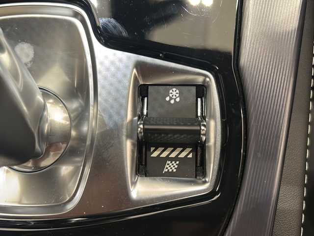 ジャガー Ｆ-ＴＹＰＥ R AWDクーペ 新潟県 2019(平31)年 1万km ユーロンホワイト オプション/パワーテールゲート/スエードクロスヘッダー&ヘッドライニングパック/-スエードクロスヘッドライニング/-スエードクロスサンバイザー/ヒーテッドステアリングホイール/デュアルゾーンクライメートコントロール/純正アルミホイール20インチ(スタイル5039)/エクステリアブラックパック