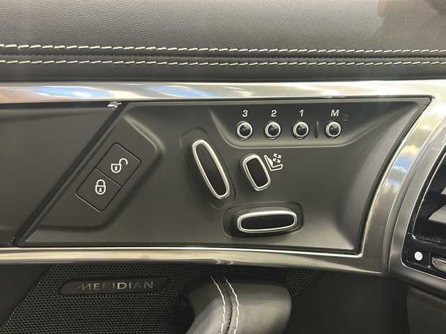 ジャガー Ｆ-ＴＹＰＥ R AWDクーペ 新潟県 2019(平31)年 1万km ユーロンホワイト オプション/パワーテールゲート/スエードクロスヘッダー&ヘッドライニングパック/-スエードクロスヘッドライニング/-スエードクロスサンバイザー/ヒーテッドステアリングホイール/デュアルゾーンクライメートコントロール/純正アルミホイール20インチ(スタイル5039)/エクステリアブラックパック