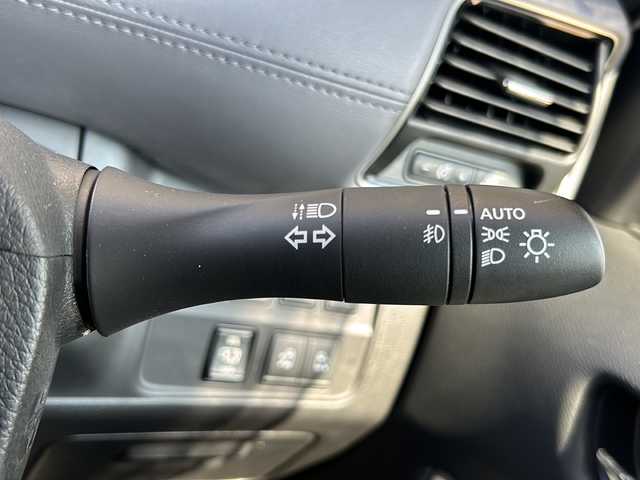 日産 セレナ マルチベッド ハイウェイスター V 静岡県 2021(令3)年 6.1万km ブリリアントホワイトパール 2トーン 純正SDナビ/・CD/・DVD/・フルセグＴＶ/・Bluetooth/・AM/・FM/主要装備/・両側パワスラ/・マルチベッド/・プロパイロット/・衝突軽減/・レーンキープ/・BSM/・追従クルコン/・シートヒーターD/N席/・ハーフレザーシート/・ハンドルヒーター/・社外ドラレコ前/・ビルトインETC/・ハンズフリー/・LEDヘッドライト/・オートライト/・純正フロアマット/・純正アルミホイール