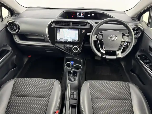 トヨタ アクア クロスオーバー 福岡県 2018(平30)年 4.5万km ブラックマイカ 純正９インチナビ（フルセグＴＶ、ＢＴ）　/バックカメラ　/ＥＴＣ　/前後ドライブレコーダー　/衝突被害軽減システム　/横滑り防止装置　/コーナーセンサー　/レーンキープ　/シートヒーター　/盗難防止装置　/オートライト
