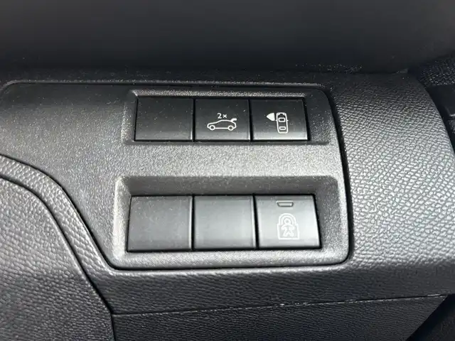 プジョー ５００８ クロスシティ 鹿児島県 2018(平30)年 8.3万km BLANC NACRE 純正ナビ/（Bluetooth/AppleCarPlay）/バック・サイドカメラ/ブラインドスポットモニター/レーンキープアシスト/電動リアゲート/LEDヘッドライト/シートヒーター/運転席マッサージ/純正フロアマット/純正18インチアルミホイール/アドバンスドグリップコントロール/ヒルスタートアシスト/前後ドライブレコーダー/ETC