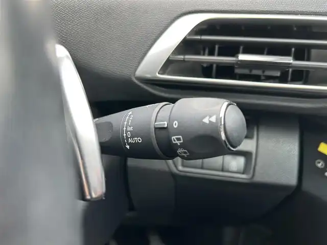 プジョー ５００８ クロスシティ 鹿児島県 2018(平30)年 8.3万km BLANC NACRE 純正ナビ/（Bluetooth/AppleCarPlay）/バック・サイドカメラ/ブラインドスポットモニター/レーンキープアシスト/電動リアゲート/LEDヘッドライト/シートヒーター/運転席マッサージ/純正フロアマット/純正18インチアルミホイール/アドバンスドグリップコントロール/ヒルスタートアシスト/前後ドライブレコーダー/ETC