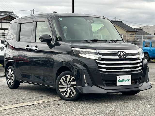 トヨタ ルーミー カスタムG 富山県 2022(令4)年 5.3万km ブラックマイカメタリック ワンオーナー/全周囲カメラ/両側パワスラ/スマートキー/純正9インチディスプレイオーディオ/Apple CarPlay/Android Auto/BT/USB接続/クリアランスソナー/プッシュスタート/衝突安全ブレーキ/レーンキープアシスト/レーダークルコン/LEDヘッドライト/LEDフォグ/横滑り防止装置/オートリトラミラー/純正１４インチAW/純正ドアバイザー/純正フロアマット/電格ウィンカーミラー/皮巻きステアリング/ステアリングスイッチ/電動Pブレーキ/アイドリングストップ/保証書・取説・オーディオ取説
