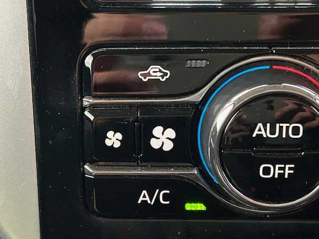 トヨタ ルーミー カスタムG 富山県 2022(令4)年 5.3万km ブラックマイカメタリック ワンオーナー/全周囲カメラ/両側パワスラ/スマートキー/純正9インチディスプレイオーディオ/Apple CarPlay/Android Auto/BT/USB接続/クリアランスソナー/プッシュスタート/衝突安全ブレーキ/レーンキープアシスト/レーダークルコン/LEDヘッドライト/LEDフォグ/横滑り防止装置/オートリトラミラー/純正１４インチAW/純正ドアバイザー/純正フロアマット/電格ウィンカーミラー/皮巻きステアリング/ステアリングスイッチ/電動Pブレーキ/アイドリングストップ/保証書・取説・オーディオ取説