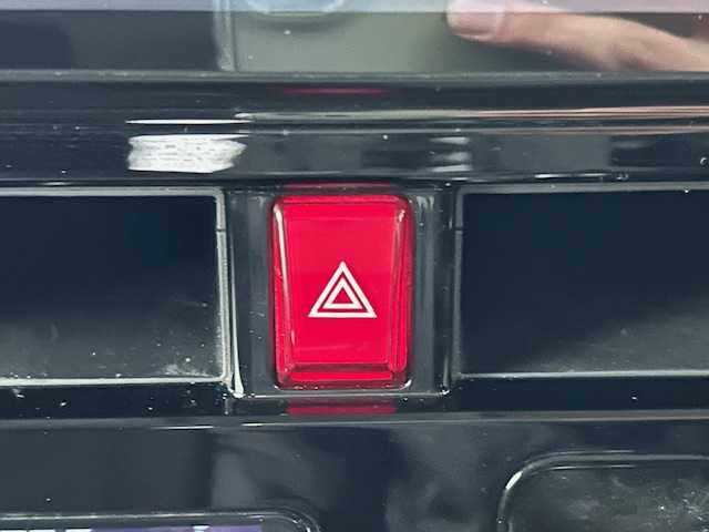 トヨタ ルーミー カスタムG 富山県 2022(令4)年 5.3万km ブラックマイカメタリック ワンオーナー/全周囲カメラ/両側パワスラ/スマートキー/純正9インチディスプレイオーディオ/Apple CarPlay/Android Auto/BT/USB接続/クリアランスソナー/プッシュスタート/衝突安全ブレーキ/レーンキープアシスト/レーダークルコン/LEDヘッドライト/LEDフォグ/横滑り防止装置/オートリトラミラー/純正１４インチAW/純正ドアバイザー/純正フロアマット/電格ウィンカーミラー/皮巻きステアリング/ステアリングスイッチ/電動Pブレーキ/アイドリングストップ/保証書・取説・オーディオ取説