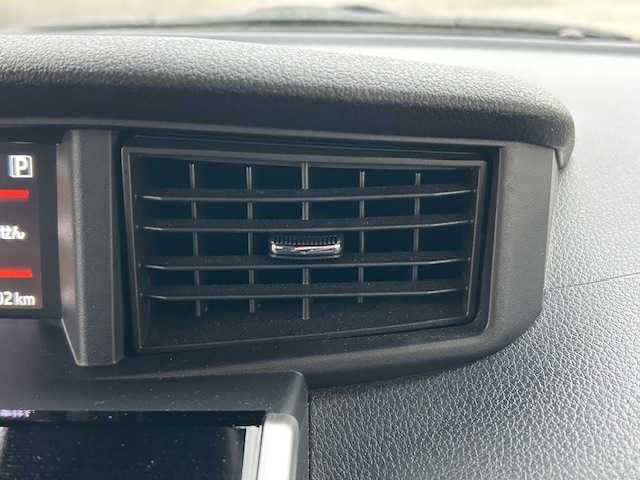 トヨタ ルーミー カスタムG 富山県 2022(令4)年 5.3万km ブラックマイカメタリック ワンオーナー/全周囲カメラ/両側パワスラ/スマートキー/純正9インチディスプレイオーディオ/Apple CarPlay/Android Auto/BT/USB接続/クリアランスソナー/プッシュスタート/衝突安全ブレーキ/レーンキープアシスト/レーダークルコン/LEDヘッドライト/LEDフォグ/横滑り防止装置/オートリトラミラー/純正１４インチAW/純正ドアバイザー/純正フロアマット/電格ウィンカーミラー/皮巻きステアリング/ステアリングスイッチ/電動Pブレーキ/アイドリングストップ/保証書・取説・オーディオ取説