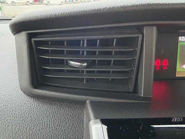 トヨタ ルーミー カスタムG 富山県 2022(令4)年 5.3万km ブラックマイカメタリック ワンオーナー/全周囲カメラ/両側パワスラ/スマートキー/純正9インチディスプレイオーディオ/Apple CarPlay/Android Auto/BT/USB接続/クリアランスソナー/プッシュスタート/衝突安全ブレーキ/レーンキープアシスト/レーダークルコン/LEDヘッドライト/LEDフォグ/横滑り防止装置/オートリトラミラー/純正１４インチAW/純正ドアバイザー/純正フロアマット/電格ウィンカーミラー/皮巻きステアリング/ステアリングスイッチ/電動Pブレーキ/アイドリングストップ/保証書・取説・オーディオ取説