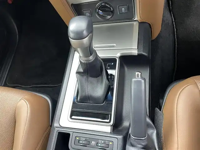 トヨタ ランドクルーザー プラド TX-L 70thアニバーサリーLTD 熊本県 2022(令4)年 2.5万km 白 アルパインナビ（ＣＤ・ＤＶＤ・フルセグ・ＢＴ・ＡｐｐｌＣａｒＰｌａｙ・AndroidAuto）/バックカメラ　/前後ドライブレコーダー　/レーダークルーズコントロール/ビルトインＥＴＣ２．０　/前後クリアランスソナー　/前席シートヒーター　/前席エアーシート/前席パワーシート/衝突軽減ブレーキ/レーンキープアシスト/横滑り防止/パーキングアシスト/社外フロアマット/純正１８インチAW/オートライト/オートマチックハイビーム/LEDヘッドライト/スマートキー/プッシュスタート/スペアキー1本/保証書/取扱説明書