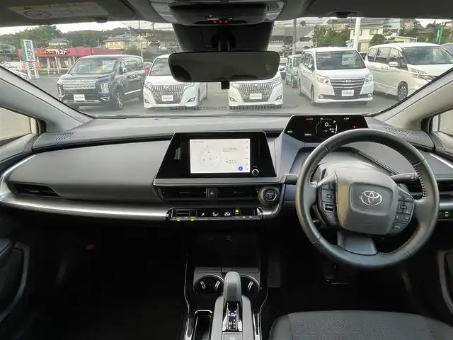 トヨタ プリウス X 岡山県 2023(令5)年 1.6万km スーパーホワイトⅡ 純正8インチディスプレイオーディオ/フルセグTV、AM、FM、Bluetooth/AppleCarplay、AndroidAuto/バックカメラ/ETC/アクセサリーコンセント/前後コーナーセンサー/レーダークルーズコントロール/トヨタセーフティセンス/・プリクラッシュセーフティ/・レーントレーシングアシスト/・レーンディパーチャーアラート/・アダブティブハイビームシステム/・ロードサインアシスト/・ドライバー異常時対応システム/・プロアクティブドライビングアシスト/・ドライバー異常時対応システム/・発進遅れ告知機能/・緊急時操舵支援