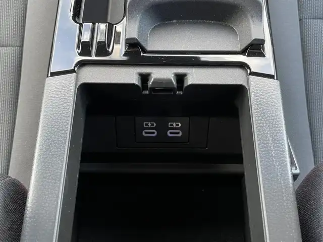 トヨタ プリウス X 岡山県 2023(令5)年 1.6万km スーパーホワイトⅡ 純正8インチディスプレイオーディオ/フルセグTV、AM、FM、Bluetooth/AppleCarplay、AndroidAuto/バックカメラ/ETC/アクセサリーコンセント/前後コーナーセンサー/レーダークルーズコントロール/トヨタセーフティセンス/・プリクラッシュセーフティ/・レーントレーシングアシスト/・レーンディパーチャーアラート/・アダブティブハイビームシステム/・ロードサインアシスト/・ドライバー異常時対応システム/・プロアクティブドライビングアシスト/・ドライバー異常時対応システム/・発進遅れ告知機能/・緊急時操舵支援