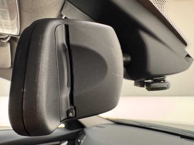 ＢＭＷ ３２０ｄ ブルーパフォーマンス ツーリング ラグジュアリー 兵庫県 2012(平24)年 8.7万km 白 ・純正メモリナビ/・バックカメラ/・ビルドインETC/・リアTVモニター/・前後コーナーセンサー/・オートクルーズコントロール/・HIDヘッドライト/・フォグランプ/・オートライト/・パワーシートD/N/・シートメモリD席/・シートヒーターD/N/・純正17インチアルミホイール/・純正フロアマット/・パドルシフト/・アイドリングストップ/・プッシュスタート/・スマートキー/・スペアキー1本/・電動リアゲート