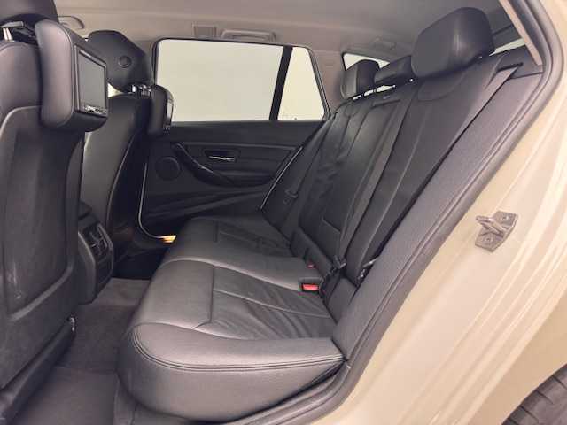 ＢＭＷ ３２０ｄ ブルーパフォーマンス ツーリング ラグジュアリー 兵庫県 2012(平24)年 8.7万km 白 ・純正メモリナビ/・バックカメラ/・ビルドインETC/・リアTVモニター/・前後コーナーセンサー/・オートクルーズコントロール/・HIDヘッドライト/・フォグランプ/・オートライト/・パワーシートD/N/・シートメモリD席/・シートヒーターD/N/・純正17インチアルミホイール/・純正フロアマット/・パドルシフト/・アイドリングストップ/・プッシュスタート/・スマートキー/・スペアキー1本/・電動リアゲート