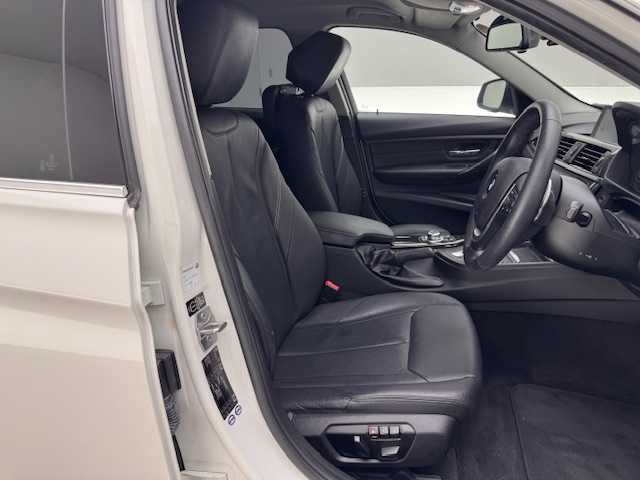 ＢＭＷ ３２０ｄ ブルーパフォーマンス ツーリング ラグジュアリー 兵庫県 2012(平24)年 8.7万km 白 ・純正メモリナビ/・バックカメラ/・ビルドインETC/・リアTVモニター/・前後コーナーセンサー/・オートクルーズコントロール/・HIDヘッドライト/・フォグランプ/・オートライト/・パワーシートD/N/・シートメモリD席/・シートヒーターD/N/・純正17インチアルミホイール/・純正フロアマット/・パドルシフト/・アイドリングストップ/・プッシュスタート/・スマートキー/・スペアキー1本/・電動リアゲート