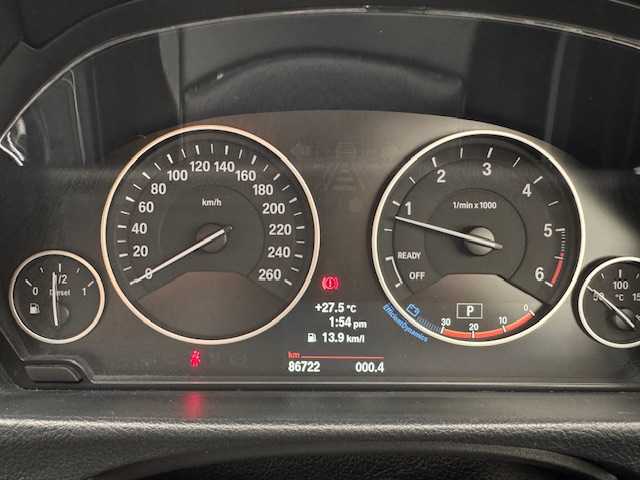 ＢＭＷ ３２０ｄ ブルーパフォーマンス ツーリング ラグジュアリー 兵庫県 2012(平24)年 8.7万km 白 ・純正メモリナビ/・バックカメラ/・ビルドインETC/・リアTVモニター/・前後コーナーセンサー/・オートクルーズコントロール/・HIDヘッドライト/・フォグランプ/・オートライト/・パワーシートD/N/・シートメモリD席/・シートヒーターD/N/・純正17インチアルミホイール/・純正フロアマット/・パドルシフト/・アイドリングストップ/・プッシュスタート/・スマートキー/・スペアキー1本/・電動リアゲート