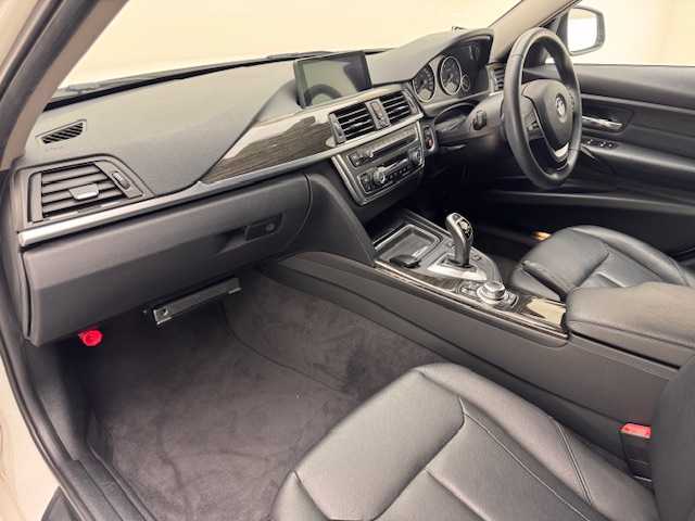 ＢＭＷ ３２０ｄ ブルーパフォーマンス ツーリング ラグジュアリー 兵庫県 2012(平24)年 8.7万km 白 ・純正メモリナビ/・バックカメラ/・ビルドインETC/・リアTVモニター/・前後コーナーセンサー/・オートクルーズコントロール/・HIDヘッドライト/・フォグランプ/・オートライト/・パワーシートD/N/・シートメモリD席/・シートヒーターD/N/・純正17インチアルミホイール/・純正フロアマット/・パドルシフト/・アイドリングストップ/・プッシュスタート/・スマートキー/・スペアキー1本/・電動リアゲート