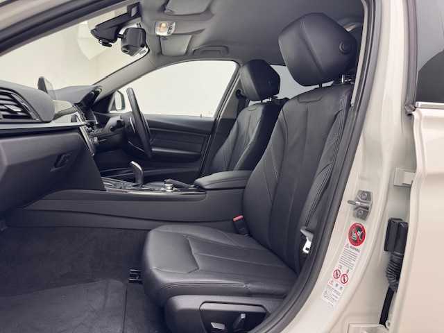 ＢＭＷ ３２０ｄ ブルーパフォーマンス ツーリング ラグジュアリー 兵庫県 2012(平24)年 8.7万km 白 ・純正メモリナビ/・バックカメラ/・ビルドインETC/・リアTVモニター/・前後コーナーセンサー/・オートクルーズコントロール/・HIDヘッドライト/・フォグランプ/・オートライト/・パワーシートD/N/・シートメモリD席/・シートヒーターD/N/・純正17インチアルミホイール/・純正フロアマット/・パドルシフト/・アイドリングストップ/・プッシュスタート/・スマートキー/・スペアキー1本/・電動リアゲート