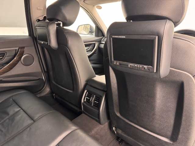 ＢＭＷ ３２０ｄ ブルーパフォーマンス ツーリング ラグジュアリー 兵庫県 2012(平24)年 8.7万km 白 ・純正メモリナビ/・バックカメラ/・ビルドインETC/・リアTVモニター/・前後コーナーセンサー/・オートクルーズコントロール/・HIDヘッドライト/・フォグランプ/・オートライト/・パワーシートD/N/・シートメモリD席/・シートヒーターD/N/・純正17インチアルミホイール/・純正フロアマット/・パドルシフト/・アイドリングストップ/・プッシュスタート/・スマートキー/・スペアキー1本/・電動リアゲート