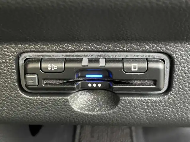 ホンダ Ｎ ＷＧＮ カスタム L 茨城県 2023(令5)年 0.7万km プラチナホワイトパール 社外ナビ/【ラジオ・DISC・iPod・SD・BT・TV・USB】/シートヒーター/レーダークルコン/ETC/Bカメラ/前方ドラレコ/後方コーナーセンサー/ブレーキホールド/アイドリングストップ/ステリモ/オートライト/オートハイビーム/Fフォグ/LEDライト/ヘッドライトレベライザー/純正フロアマット/純正アルミホイール