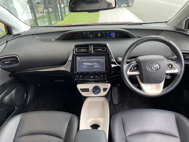 トヨタ プリウス A ツーリングセレクション 愛知県 2017(平29)年 5.1万km エモーショナルレッド 純正9型ナビ ＳＤカードなし/フルセグ/バックカメラ/衝突軽減システム/レーダークルーズコントロール/シートヒーター/パーキングアシスト/ヘッドアップディスプレイ/ＥＴＣ/ブラインドスポットモニター/純正アルミホイール/ステアリングスイッチ/スマートキー/プッシュスタート