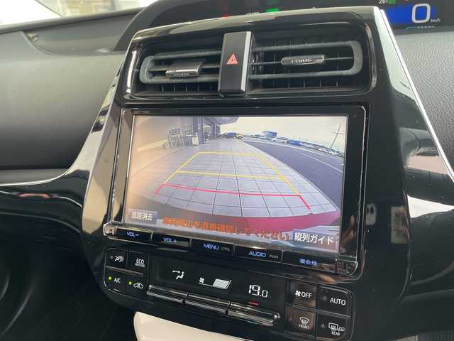 トヨタ プリウス A ツーリングセレクション 愛知県 2017(平29)年 5.1万km エモーショナルレッド 純正9型ナビ ＳＤカードなし/フルセグ/バックカメラ/衝突軽減システム/レーダークルーズコントロール/シートヒーター/パーキングアシスト/ヘッドアップディスプレイ/ＥＴＣ/ブラインドスポットモニター/純正アルミホイール/ステアリングスイッチ/スマートキー/プッシュスタート