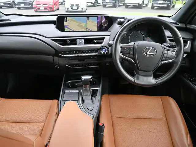 レクサス ＵＸ 250h バージョンL 千葉県 2020(令2)年 4.2万km ソニックチタニウム 225/50R18/Lexus Safety System+/・プリクラッシュセーフティ/・レーンディパーチャーアラート/・オートハイビーム/・レーダークルーズコントロール/・ブラインドスポットモニター/・RCTA（リヤクロストラフィックアラート）/純正SDナビ/地デジTV/【DVD/CD再生機能　Bluetooth接続】/パノラミックビューモニター/ドライブレコーダー/革巻きステアリング/ステアリングヒーター/ステアリングスイッチ/ETC（2.0）/LEDヘッドライト/フォグライト/ウインカーミラー/クリアランスソナー/純正18インチアルミホイル/サイド/カーテン/ニーエアバッグ/スマートキー