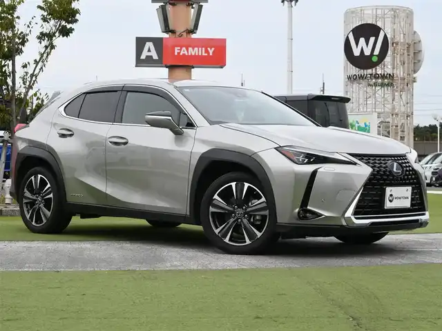 レクサス ＵＸ 250h バージョンL 千葉県 2020(令2)年 4.2万km ソニックチタニウム 225/50R18/Lexus Safety System+/・プリクラッシュセーフティ/・レーンディパーチャーアラート/・オートハイビーム/・レーダークルーズコントロール/・ブラインドスポットモニター/・RCTA（リヤクロストラフィックアラート）/純正SDナビ/地デジTV/【DVD/CD再生機能　Bluetooth接続】/パノラミックビューモニター/ドライブレコーダー/革巻きステアリング/ステアリングヒーター/ステアリングスイッチ/ETC（2.0）/LEDヘッドライト/フォグライト/ウインカーミラー/クリアランスソナー/純正18インチアルミホイル/サイド/カーテン/ニーエアバッグ/スマートキー