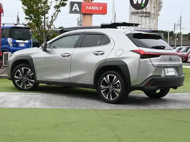 レクサス ＵＸ 250h バージョンL 千葉県 2020(令2)年 4.2万km ソニックチタニウム 225/50R18/Lexus Safety System+/・プリクラッシュセーフティ/・レーンディパーチャーアラート/・オートハイビーム/・レーダークルーズコントロール/・ブラインドスポットモニター/・RCTA（リヤクロストラフィックアラート）/純正SDナビ/地デジTV/【DVD/CD再生機能　Bluetooth接続】/パノラミックビューモニター/ドライブレコーダー/革巻きステアリング/ステアリングヒーター/ステアリングスイッチ/ETC（2.0）/LEDヘッドライト/フォグライト/ウインカーミラー/クリアランスソナー/純正18インチアルミホイル/サイド/カーテン/ニーエアバッグ/スマートキー