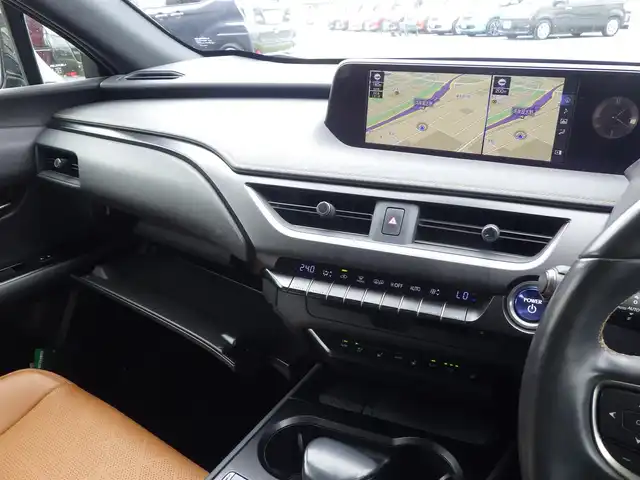 レクサス ＵＸ 250h バージョンL 千葉県 2020(令2)年 4.2万km ソニックチタニウム 225/50R18/Lexus Safety System+/・プリクラッシュセーフティ/・レーンディパーチャーアラート/・オートハイビーム/・レーダークルーズコントロール/・ブラインドスポットモニター/・RCTA（リヤクロストラフィックアラート）/純正SDナビ/地デジTV/【DVD/CD再生機能　Bluetooth接続】/パノラミックビューモニター/ドライブレコーダー/革巻きステアリング/ステアリングヒーター/ステアリングスイッチ/ETC（2.0）/LEDヘッドライト/フォグライト/ウインカーミラー/クリアランスソナー/純正18インチアルミホイル/サイド/カーテン/ニーエアバッグ/スマートキー