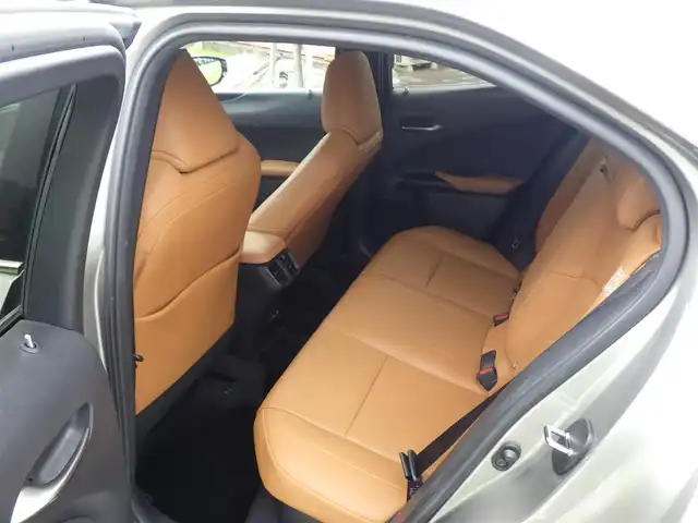 レクサス ＵＸ 250h バージョンL 千葉県 2020(令2)年 4.2万km ソニックチタニウム 225/50R18/Lexus Safety System+/・プリクラッシュセーフティ/・レーンディパーチャーアラート/・オートハイビーム/・レーダークルーズコントロール/・ブラインドスポットモニター/・RCTA（リヤクロストラフィックアラート）/純正SDナビ/地デジTV/【DVD/CD再生機能　Bluetooth接続】/パノラミックビューモニター/ドライブレコーダー/革巻きステアリング/ステアリングヒーター/ステアリングスイッチ/ETC（2.0）/LEDヘッドライト/フォグライト/ウインカーミラー/クリアランスソナー/純正18インチアルミホイル/サイド/カーテン/ニーエアバッグ/スマートキー