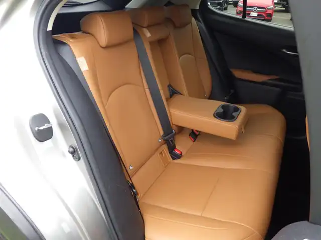 レクサス ＵＸ 250h バージョンL 千葉県 2020(令2)年 4.2万km ソニックチタニウム 225/50R18/Lexus Safety System+/・プリクラッシュセーフティ/・レーンディパーチャーアラート/・オートハイビーム/・レーダークルーズコントロール/・ブラインドスポットモニター/・RCTA（リヤクロストラフィックアラート）/純正SDナビ/地デジTV/【DVD/CD再生機能　Bluetooth接続】/パノラミックビューモニター/ドライブレコーダー/革巻きステアリング/ステアリングヒーター/ステアリングスイッチ/ETC（2.0）/LEDヘッドライト/フォグライト/ウインカーミラー/クリアランスソナー/純正18インチアルミホイル/サイド/カーテン/ニーエアバッグ/スマートキー
