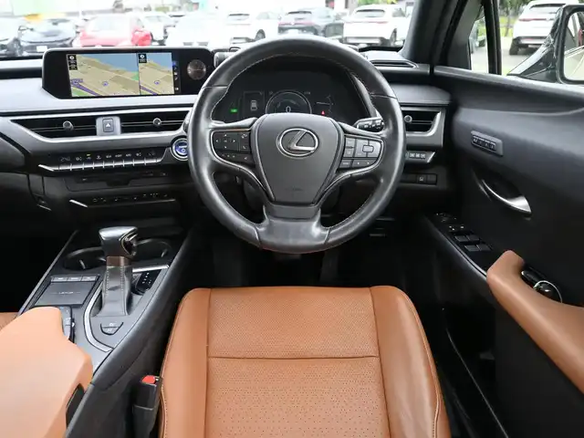 レクサス ＵＸ 250h バージョンL 千葉県 2020(令2)年 4.2万km ソニックチタニウム 225/50R18/Lexus Safety System+/・プリクラッシュセーフティ/・レーンディパーチャーアラート/・オートハイビーム/・レーダークルーズコントロール/・ブラインドスポットモニター/・RCTA（リヤクロストラフィックアラート）/純正SDナビ/地デジTV/【DVD/CD再生機能　Bluetooth接続】/パノラミックビューモニター/ドライブレコーダー/革巻きステアリング/ステアリングヒーター/ステアリングスイッチ/ETC（2.0）/LEDヘッドライト/フォグライト/ウインカーミラー/クリアランスソナー/純正18インチアルミホイル/サイド/カーテン/ニーエアバッグ/スマートキー