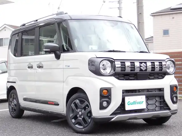 スズキ スペーシア ギア HYBRID XZ 千葉県 2025(令7)年 0.1千km ベージュⅡ 届出済未使用車/純正9インチナビゲーション/・Apple CarPlay/android auto/・Bluetooth/AM/FM/フルセグTV/全方位カメラ/バックカメラ/ビューカメラ/ヘッドアップディスプレイ/両側パワースライドドア/前席シートヒーター/ステアリングヒーター/スズキセーフティサポート/・デュアルセンサーブレーキサポートII/・誤発進抑制機能/・車線逸脱抑制機能/・車線逸脱警報/・車線逸脱抑制/・ふらつき警告/・車線維持支援機能/・発進お知らせ機能/・ハイビームアシスト/・標識認識機能/・アダプティブクルーズコントロール/・パーキングセンサー/・低速時ブレーキサポート（前進・後進）/・後方誤発進抑制機能/プッシュスタート/スマートキー2本/アイドリングストップ/純正14インチAW/ウィンカーミラー/電動格納ミラー/取扱説明書/保証書