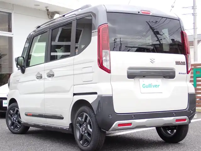スズキ スペーシア ギア HYBRID XZ 千葉県 2025(令7)年 0.1千km ベージュⅡ 届出済未使用車/純正9インチナビゲーション/・Apple CarPlay/android auto/・Bluetooth/AM/FM/フルセグTV/全方位カメラ/バックカメラ/ビューカメラ/ヘッドアップディスプレイ/両側パワースライドドア/前席シートヒーター/ステアリングヒーター/スズキセーフティサポート/・デュアルセンサーブレーキサポートII/・誤発進抑制機能/・車線逸脱抑制機能/・車線逸脱警報/・車線逸脱抑制/・ふらつき警告/・車線維持支援機能/・発進お知らせ機能/・ハイビームアシスト/・標識認識機能/・アダプティブクルーズコントロール/・パーキングセンサー/・低速時ブレーキサポート（前進・後進）/・後方誤発進抑制機能/プッシュスタート/スマートキー2本/アイドリングストップ/純正14インチAW/ウィンカーミラー/電動格納ミラー/取扱説明書/保証書