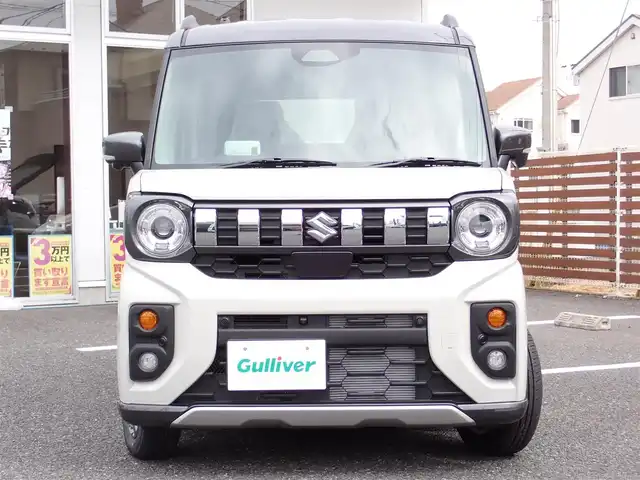 スズキ スペーシア ギア HYBRID XZ 千葉県 2025(令7)年 0.1千km ベージュⅡ 届出済未使用車/純正9インチナビゲーション/・Apple CarPlay/android auto/・Bluetooth/AM/FM/フルセグTV/全方位カメラ/バックカメラ/ビューカメラ/ヘッドアップディスプレイ/両側パワースライドドア/前席シートヒーター/ステアリングヒーター/スズキセーフティサポート/・デュアルセンサーブレーキサポートII/・誤発進抑制機能/・車線逸脱抑制機能/・車線逸脱警報/・車線逸脱抑制/・ふらつき警告/・車線維持支援機能/・発進お知らせ機能/・ハイビームアシスト/・標識認識機能/・アダプティブクルーズコントロール/・パーキングセンサー/・低速時ブレーキサポート（前進・後進）/・後方誤発進抑制機能/プッシュスタート/スマートキー2本/アイドリングストップ/純正14インチAW/ウィンカーミラー/電動格納ミラー/取扱説明書/保証書