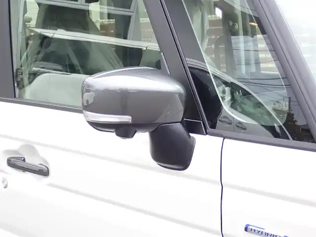 スズキ スペーシア ギア HYBRID XZ 千葉県 2025(令7)年 0.1千km ベージュⅡ 届出済未使用車/純正9インチナビゲーション/・Apple CarPlay/android auto/・Bluetooth/AM/FM/フルセグTV/全方位カメラ/バックカメラ/ビューカメラ/ヘッドアップディスプレイ/両側パワースライドドア/前席シートヒーター/ステアリングヒーター/スズキセーフティサポート/・デュアルセンサーブレーキサポートII/・誤発進抑制機能/・車線逸脱抑制機能/・車線逸脱警報/・車線逸脱抑制/・ふらつき警告/・車線維持支援機能/・発進お知らせ機能/・ハイビームアシスト/・標識認識機能/・アダプティブクルーズコントロール/・パーキングセンサー/・低速時ブレーキサポート（前進・後進）/・後方誤発進抑制機能/プッシュスタート/スマートキー2本/アイドリングストップ/純正14インチAW/ウィンカーミラー/電動格納ミラー/取扱説明書/保証書