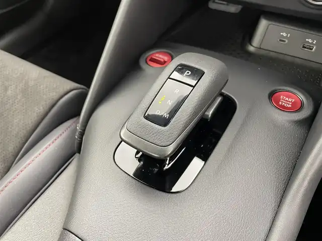 日産 フェアレディ Ｚ ニスモ 群馬県 2024(令6)年 0.1万km 黒Ｍ 純正ドライブレコーダー/＝＝＝＝＝/NissanConnectナビゲーションシステム/・9インチワイドディスプレイ/・USB/Bluetooth/Apple Car Play/Android Auto/・Amazon Alexa搭載/・ハンズフリーフォン/・BOSEサウンドシステム（８スピーカー）/・アクティブサウンドコントロール/アクティブノイズコントロール/NISMO専用リヤLEDフォグランプ〈中央〉/NISMO専用チューニングRECARO製スポーツシート/NISMO専用レイズ製19インチアルミ鍛造ホイール/3連サブメーター（ブースト計、ターボ回転計、電圧計）/＝＝＝＝＝/ニッサンコネクト９インチナビ　純正ドライブレコーダー　バックモニター　ＢＯＳＥサウンド　ＲＥＣＡＲＯスポーツシート　レイズ１９インチアルミホイール　純正３連サブメーター　ＬＥＤライト　ＥＴＣ　禁煙車