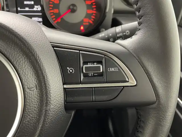 スズキ ジムニー シエラ JC 群馬県 2024(令6)年 0.5万km ミディアムグレー 社外ケンウッド8型ナビ(MDV-S810L)/・CD/DVD/USB/Bluetooth/フルセグTV/=====/ケンウッド８インチナビ　フルセグＴＶ　バックカメラ　衝突軽減　クルーズコントロール　シートヒーター　ＬＥＤヘッドライト　バックソナー　ＥＴＣ　ミラー型ドライブレコーダー　スマートキー　４ＷＤ　禁煙車